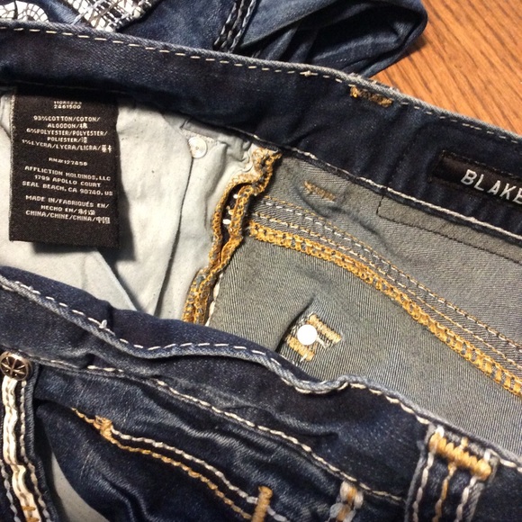Affliction Blake jeans 31x33-measured waist is 32 - Picture 4 of 6